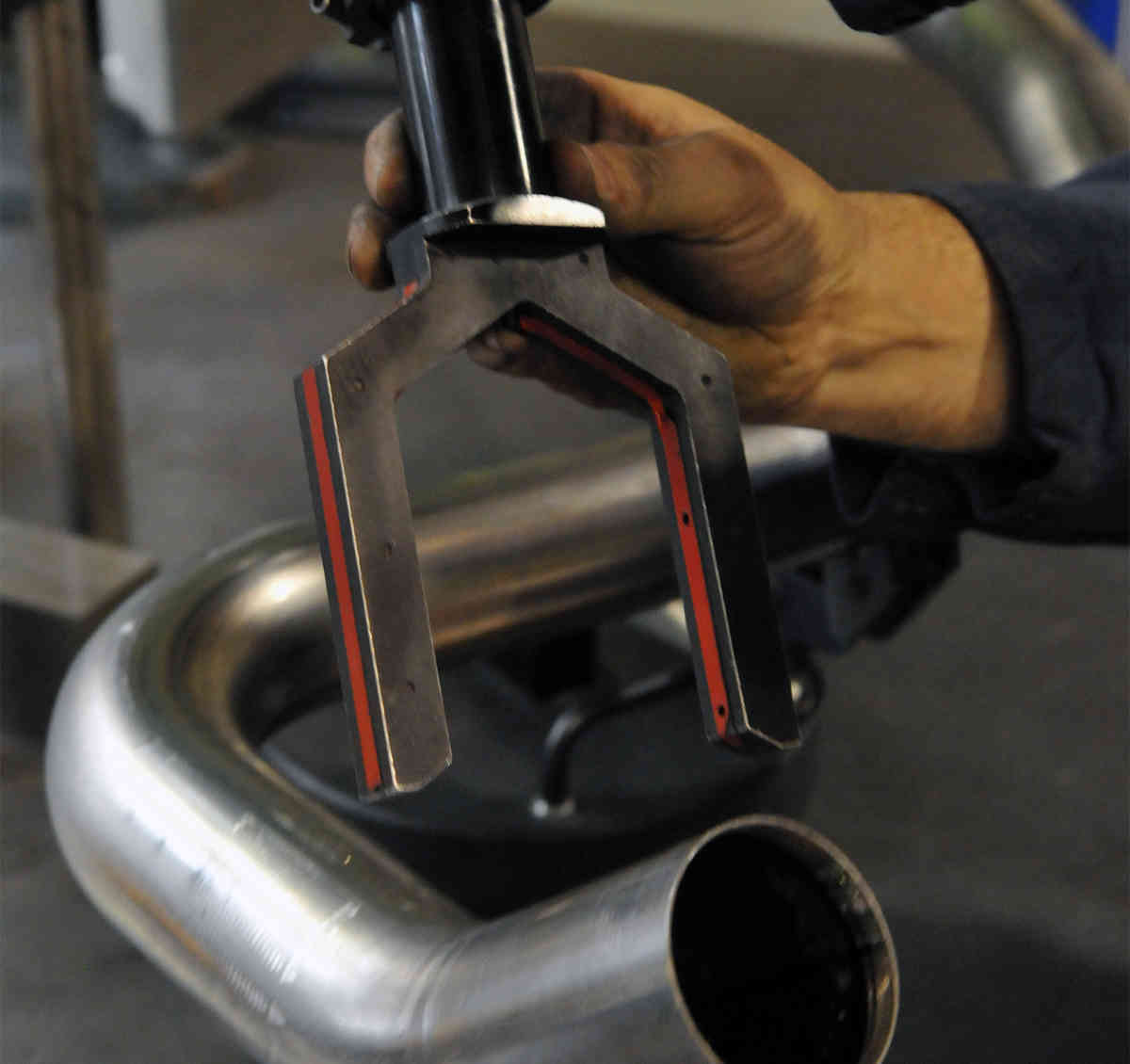 Cintrage tube inox et acier - France et Europe Formatype cintre des tubes en acier, inox et aluminium. Nous intégrons un pôle de production de ligne d'échappements avec la fabrication, l'assemblage et la soudure. Nous intervenons dans différents secteurs d'activités comme l'automobile, aéronautique, TP, bâtiment, défense, agricole... en France et en Europe.