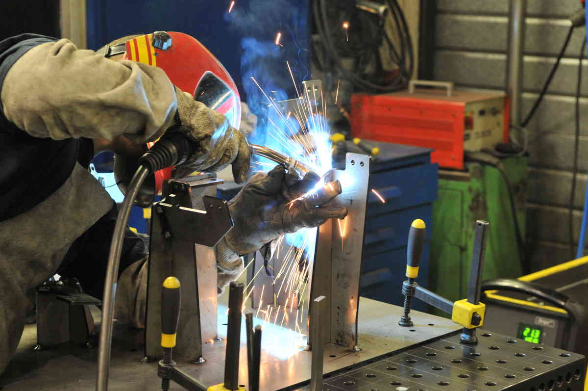Assembly of fine sheet metal sub-assemblies