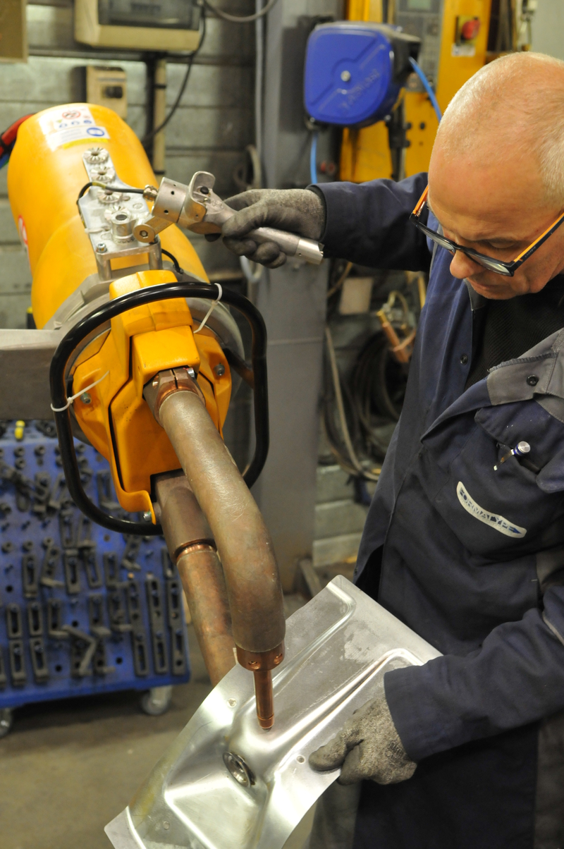 Mittelfrequenz-Elektroschweißen von Blechpressteilen