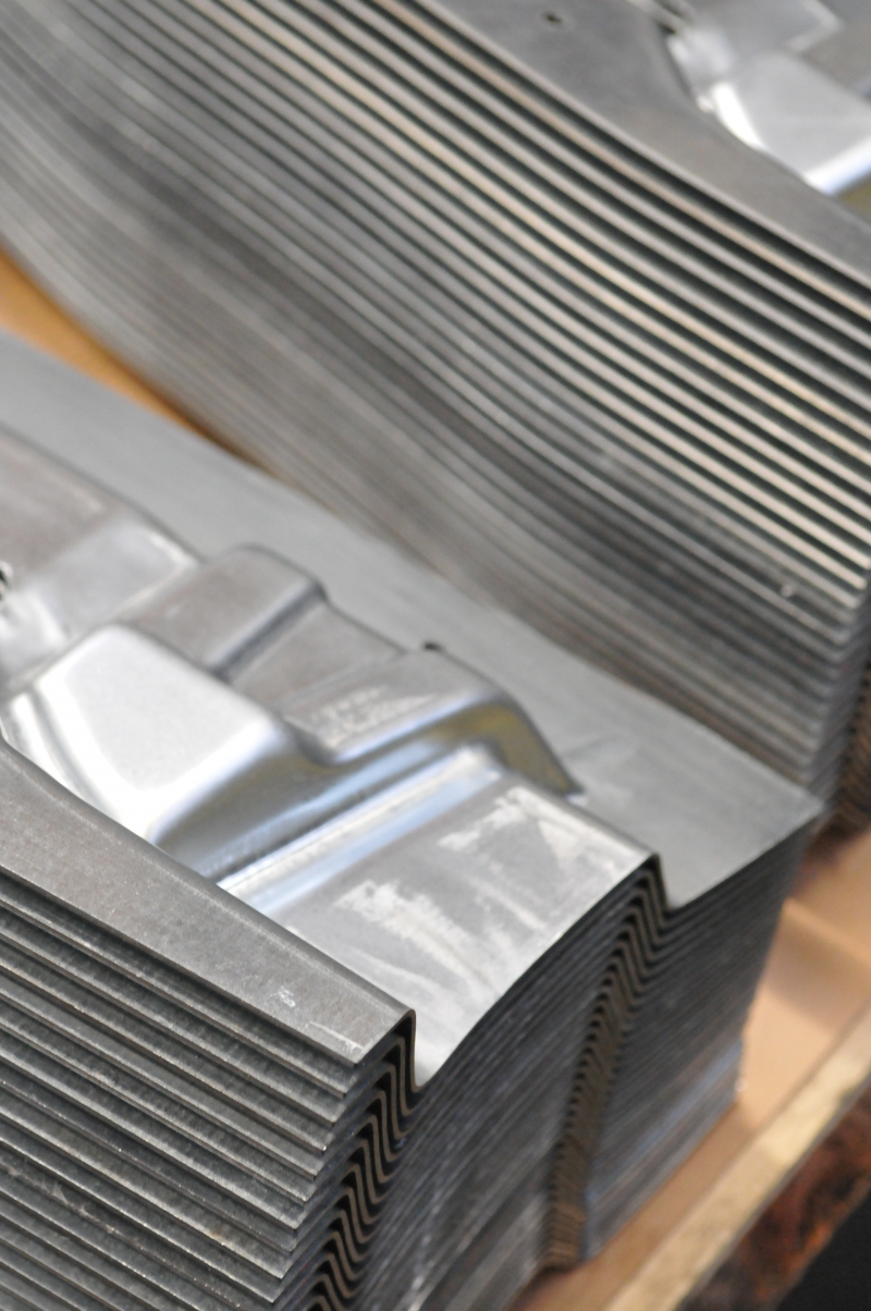 Production en petite série de pièces embouties en acier.