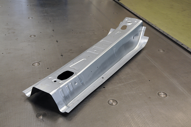 Emboutissage élément de structure automobile.