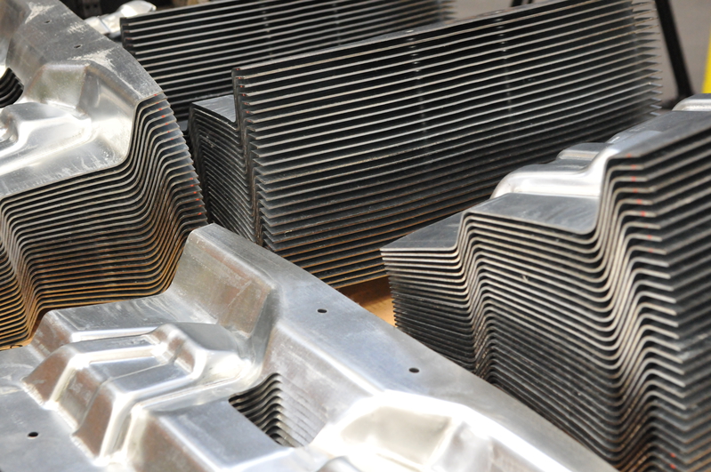 Emboutissage pièce de tôlerie acier pour l'automobile.